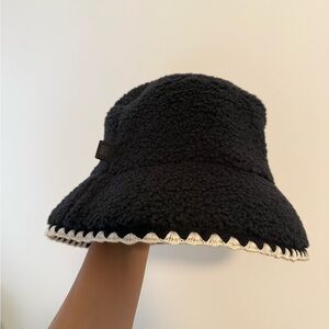 UGG UGGfluff Scalloped Hat